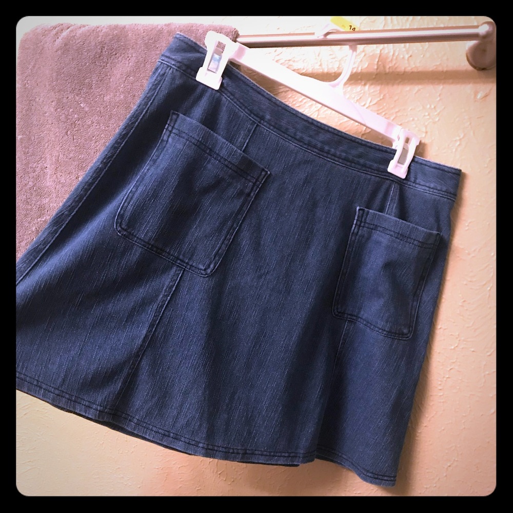 Cute lightweight denim skirt!